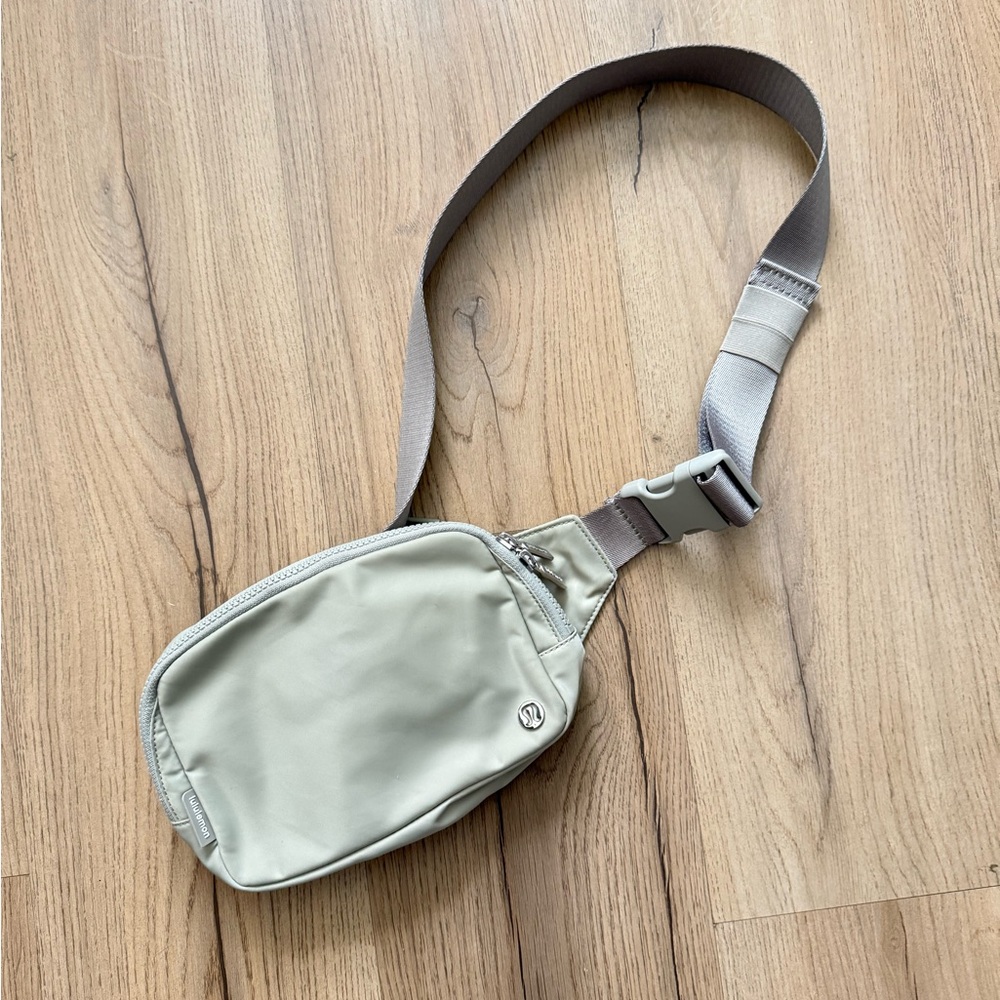 Lululemon Beige Everywhere Belt Bag 1L - Picture 1 of 3